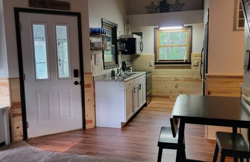 Higgins Lake Cabin | Cozy Cabin walking distance to BEAUTIFUL Higgins Lake!