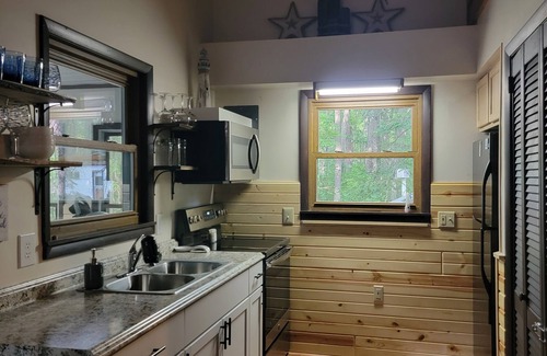Higgins Lake Cabin | Cozy Cabin walking distance to BEAUTIFUL Higgins Lake!