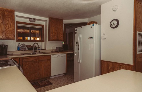 Pinetop-Lakeside Cabin | Cozy cabin with a beautiful wrap-around porch