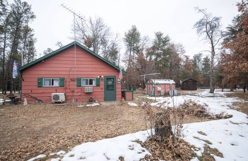 Necedah Cabin | Cozy cabin with 1 bedroom and blow up hot tub & AC in soothing Necedah