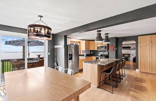Nisswa Cabin | Cozy cabin with 100 ft of lake shore in the heart of the brainerd lakes area!