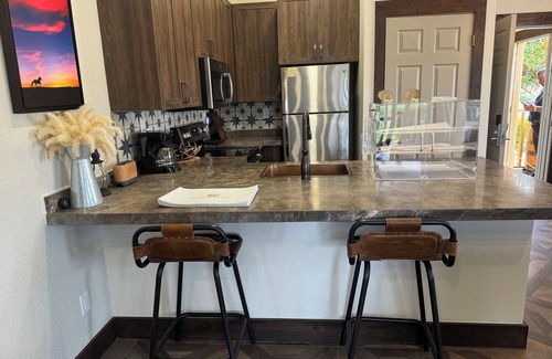 River Ranch Cabin | Cozy cabin with 2 bedrooms and WiFi, AC in soothing River Ranch