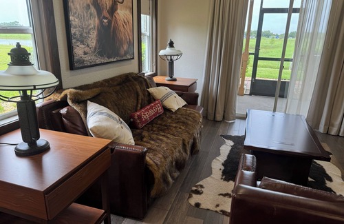 River Ranch Cabin | Cozy cabin with 2 bedrooms and WiFi, AC in soothing River Ranch