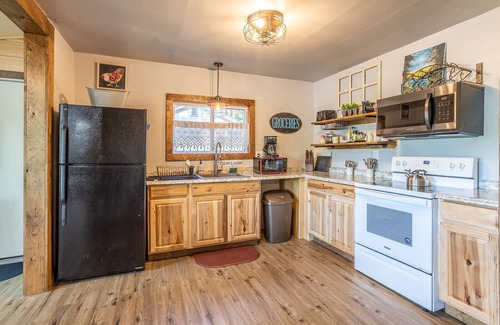 Matamoras Cabin | Cozy Cabin with a Gorgeous View!