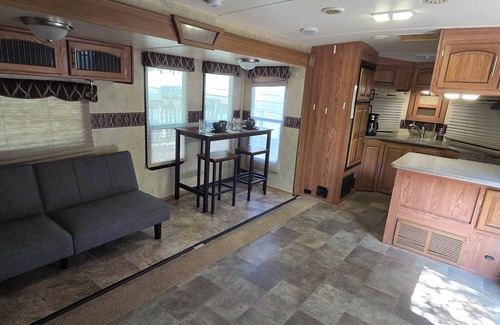 Cleburne Cabin | Cozy cabin with AC and WiFi in lovely Cleburne
