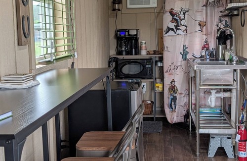 Trenton Cabin | Cozy cabin with AC/heat in peaceful Trenton NC