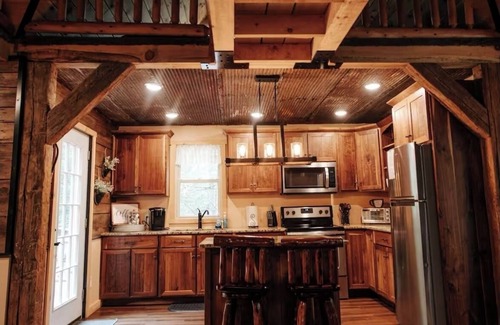 Weikert Cabin | Cozy cabin with AC, WiFi in Weikert PA