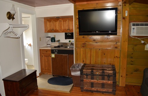 North Conway Cabin | Cozy Cabin with beautiful mountain view located along the scenic Saco River