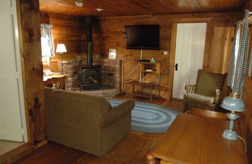 North Conway Cabin | Cozy Cabin with beautiful mountain view located along the scenic Saco River