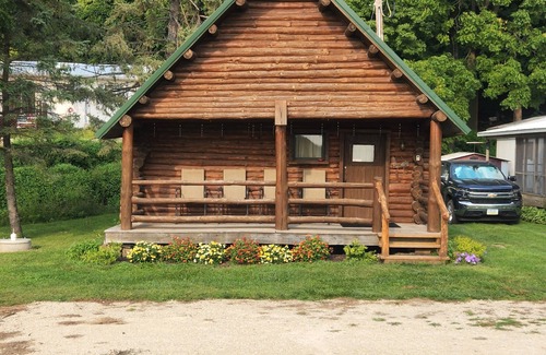 Eastman Cabin | Cozy Cabin with boat slip! Attn Boaters and fishermen!