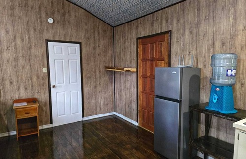 Hopkins Cabin | Cozy cabin with 1 bedroom and AC, WiFi in charming Hopkins