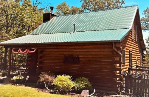 Cookson Cabin | Cozy Cabin With Fire Pit, near Lake Tenkiller!