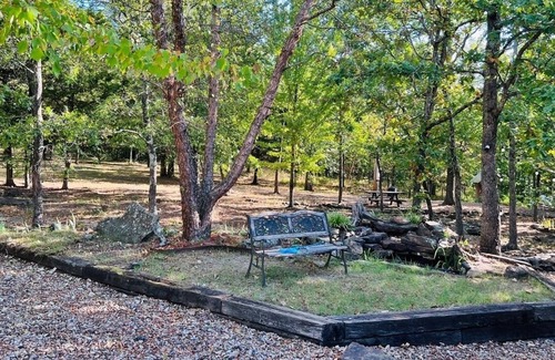 Cookson Cabin | Cozy Cabin With Fire Pit, near Lake Tenkiller!