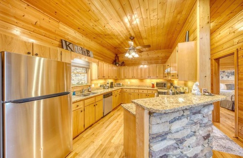 Morganton Cabin | Cozy Cabin with Hot Tub in Blue Ridge Mountains