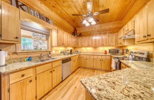 Morganton Cabin | Cozy Cabin with Hot Tub in Blue Ridge Mountains
