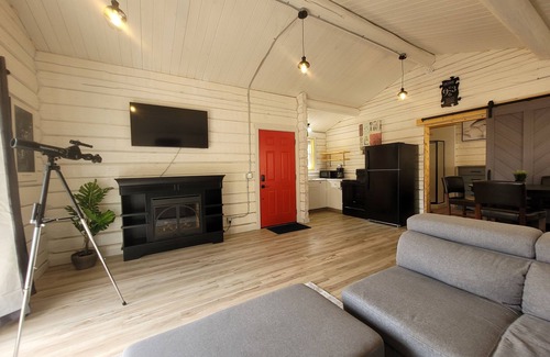 Okanagan-Similkameen House | Cozy Cabin with Hot Tub Hideaway: Wildlife Sanctuary!