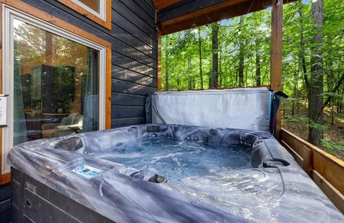 Broken Bow House | Cozy Cabin with Hot Tub, Fire Pit and Arcade Games