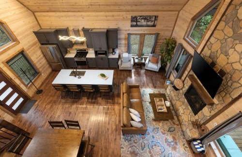 Broken Bow House | Cozy Cabin with Hot Tub, Fire Pit and Arcade Games