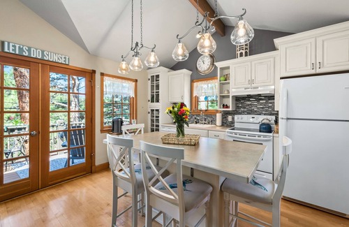 Estes Park Cabin | Cozy cabin with Hot tub Fireplace Fire pit Full kitchen Close to town and RMNP.