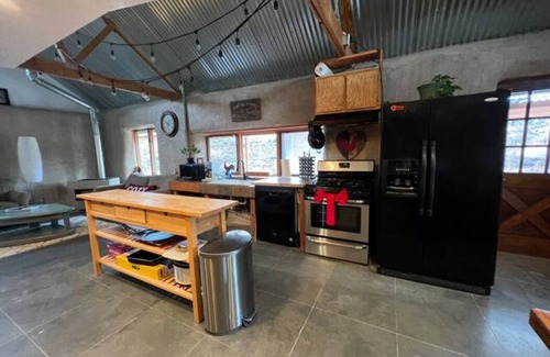 Buhl House | Cozy Cabin with HotTub, Riverfront