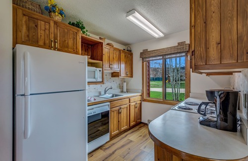 Clark Cabin | Cozy cabin with kitchen on the Elk River and pet friendly!