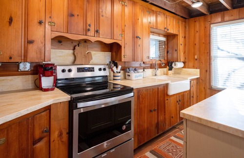 West Olive Cottage | Cozy Cabin with Lake Michigan Beach Access just Steps Away