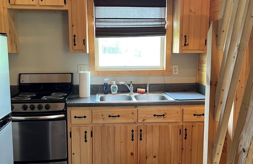 Hardyville Cabin | Cozy cabin with loft in midst of farmland WiFi, AC, washer-dryer