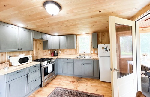 Weld Cabin | Cozy Cabin with Mountain Views, Creek, Fire Pit, AC/WiFi