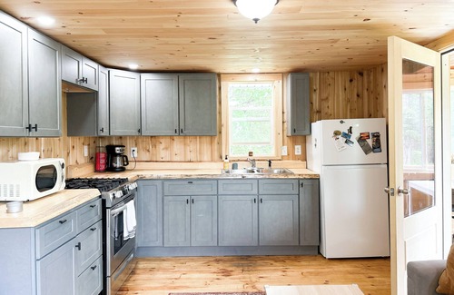 Weld Cabin | Cozy Cabin with Mountain Views, Creek, Fire Pit, AC/WiFi
