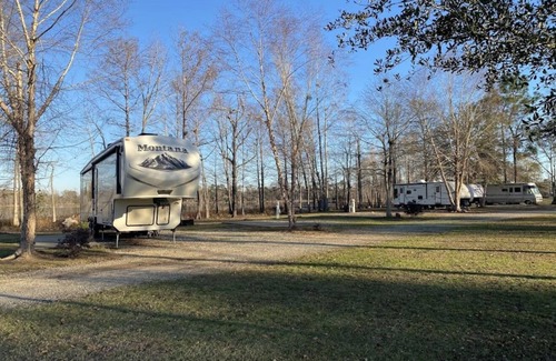 Donalsonville Cabin | Cozy Cabin with Private Lake enjoyable in Fins&Feathers RV Park Donalsonville GA