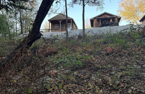 Fort Towson Cabin | Cozy cabin with peaceful view in small town Fort Towson