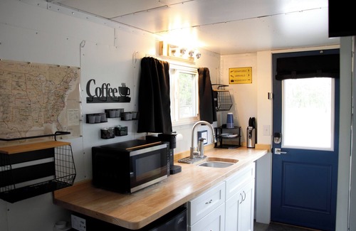 Welda Cabin | Cozy cabin with queen memory foam bed in peaceful spot outside town