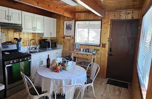 Arrowbear Lake Cabin | Cozy Cabin with personality