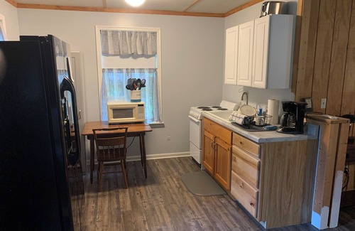 Eidson Cabin | Cozy cabin with WiFi and AC in Eidson, TN, close to Rogersville, Sneedville