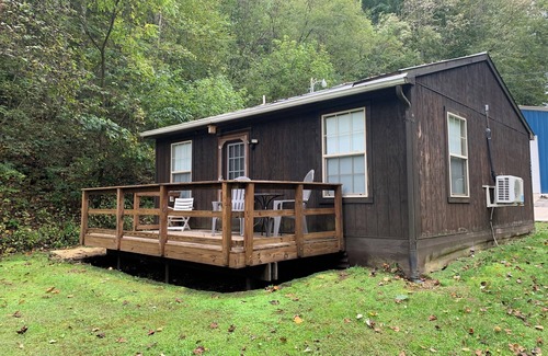 Eidson Cabin | Cozy cabin with WiFi and AC in Eidson, TN, close to Rogersville, Sneedville