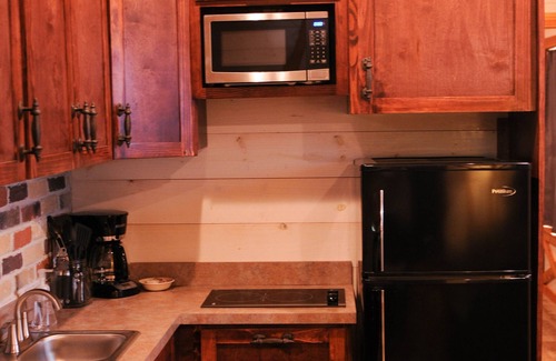 New Braunfels Cabin | Cozy Cabins near the Comal River- Cabin #4- German Theme. Walk to Wurstfest
