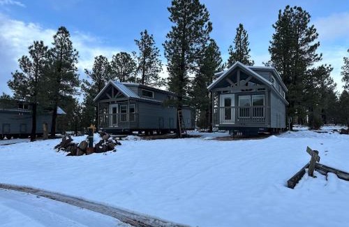 Williams Ski Chalet | Cozy Cabins with a mountain view 1A