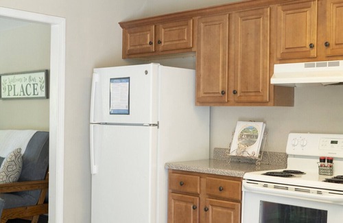 Auburn House | Cozy Camelia B - Quiet Stay in West Auburn