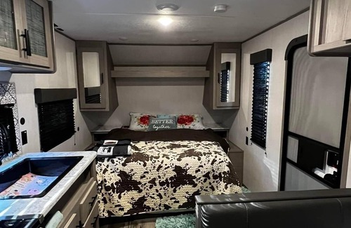Clinton RV Rental | Cozy Camper at Truman Lake