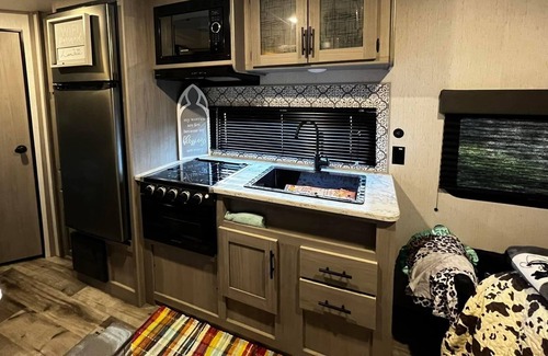 Clinton RV Rental | Cozy Camper at Truman Lake