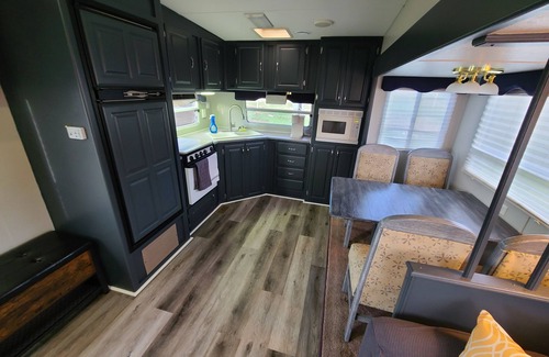 Custer House | Cozy Camper down Wind Song: In the Black Hills