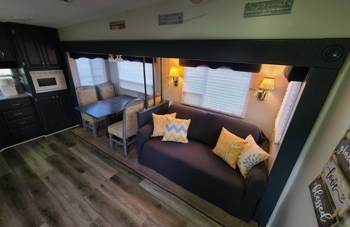 Custer House | Cozy Camper down Wind Song: In the Black Hills