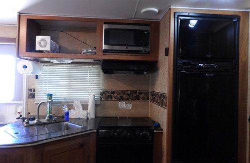 Bastrop RV Rental | Cozy Camper/RV: Hot tub available