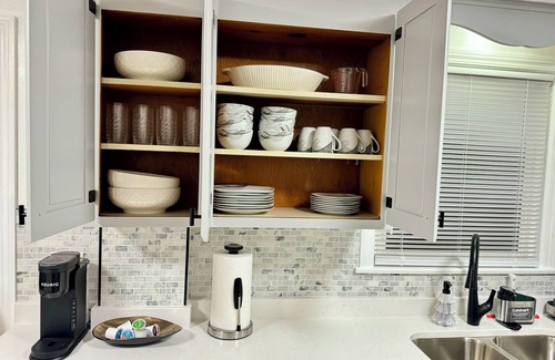 Lincolnwood House | Cozy cape cod - Feels like home Skokie with WiFi and AC