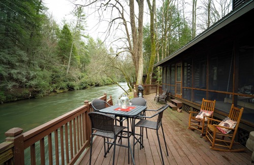 Ellijay Cabin | Cozy Cartecay River Cabin with hot tub, fire pit and porch swing bed!
