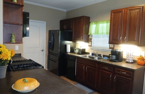 Mobile House | Cozy Casa on the Hill-Mins to South Campus, RTJ Golf, Tennis Courts, I-65