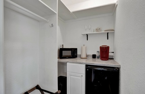 Stonewall Apartment | Cozy Casita! In Texas Famous 290 Winery Corridor!