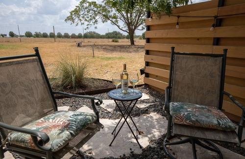 Stonewall Apartment | Cozy Casita! In Texas Famous 290 Winery Corridor!