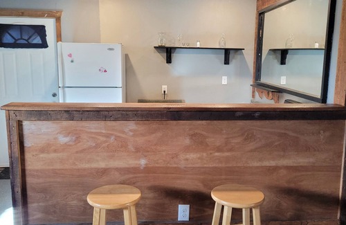 Clovis Apartment | Cozy casita with covered parking.