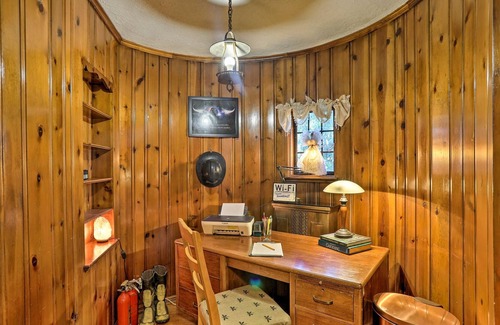 Ottawa House | 'Cozy Castle of Toledo' w/ Yard 1 Mi To University